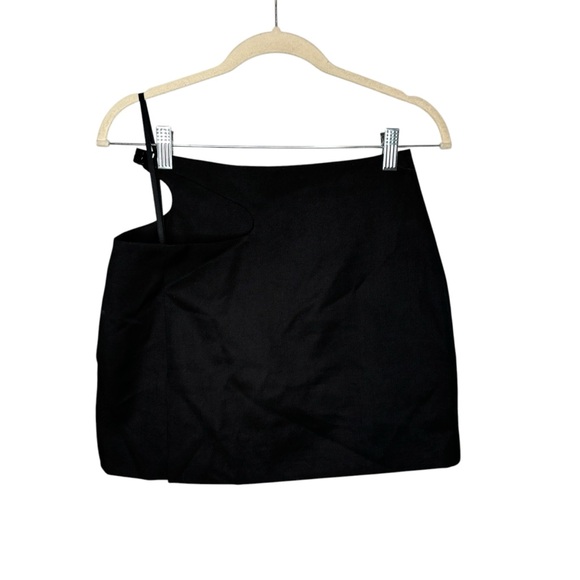 Low Classic Curved Cut-Out Mini Skirt - Picture 2 of 9